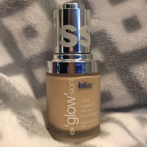 Bliss ex-‘glow’-sion! Foundation